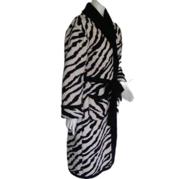 ZEBRA Robe, S/M, Chenille Knit, KASHWERE, Plush/Heavy, Black/White, Pockets - Picture 2 of 10